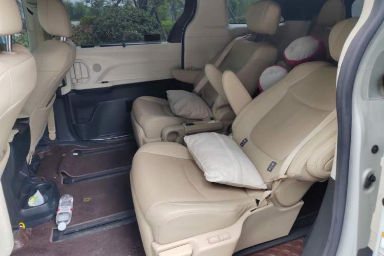Used Toyota SIENNA 2021 2.5L Hybrid Luxury Edition Left Rear Seat