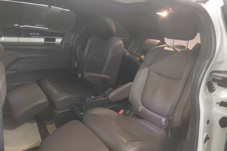 Used Toyota SIENNA 2021 2.5L Hybrid Platinum Edition Left Rear Seat