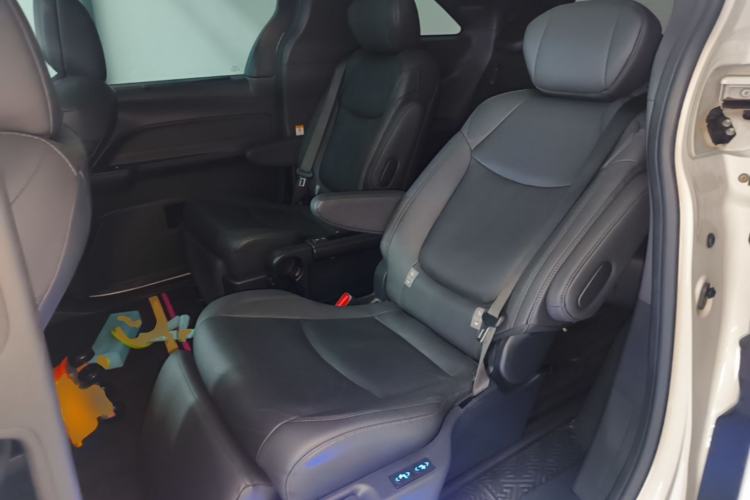 Used Toyota SIENNA 2021 2.5L Hybrid Platinum Edition Left Rear Seat