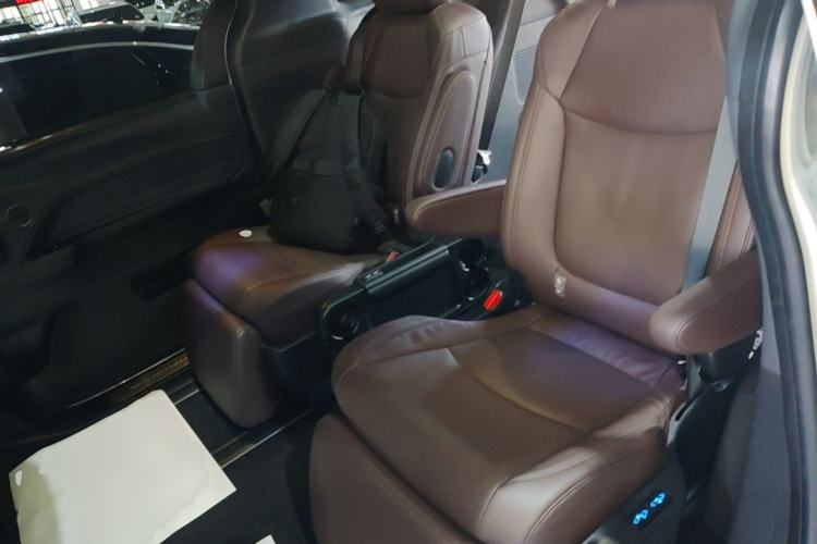 Used Toyota SIENNA 2021 2.5L Hybrid Platinum Edition Left Rear Seat