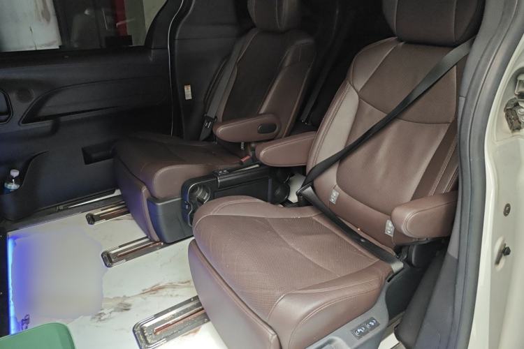 Used Toyota SIENNA 2021 2.5L Hybrid Platinum Edition Left Rear Seat