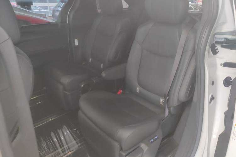 Used Toyota SIENNA 2021 2.5L Hybrid Premium Edition Left Rear Seat