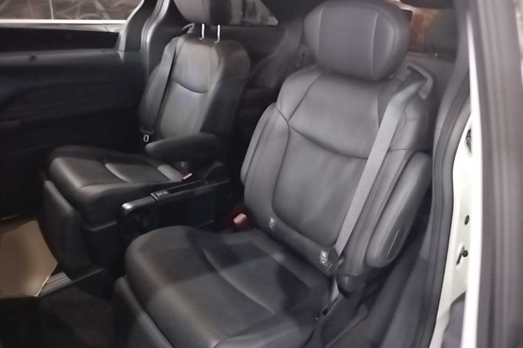 Used Toyota SIENNA 2021 2.5L Hybrid Ultimate Edition Left Rear Seat