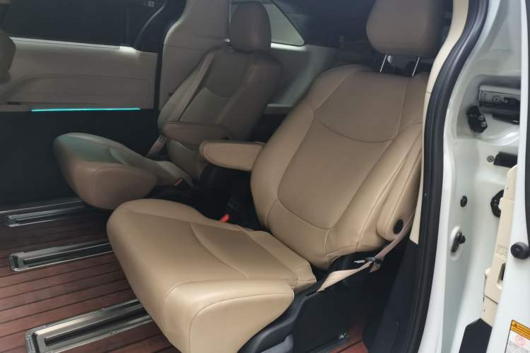 Used Toyota SIENNA  Left Rear Seat
