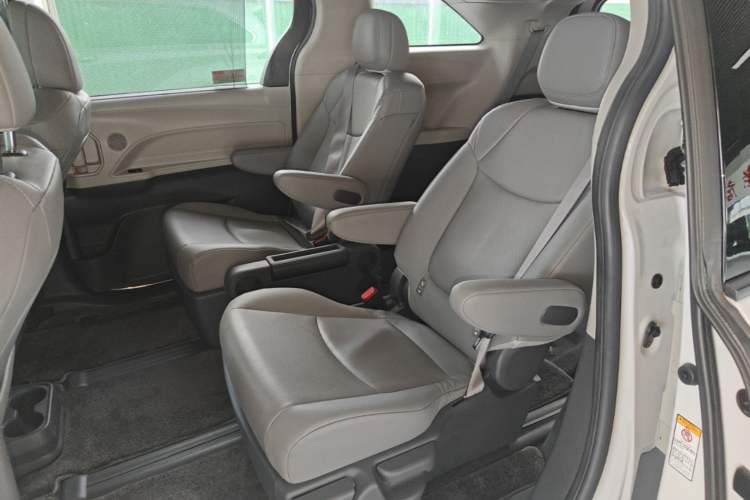 Used Toyota SIENNA 2021 2.5L Hybrid Luxury Edition Left Rear Seat