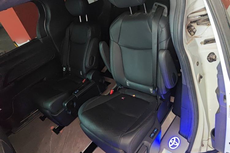 Used Toyota SIENNA 2021 2.5L Hybrid Premium Edition Left Rear Seat