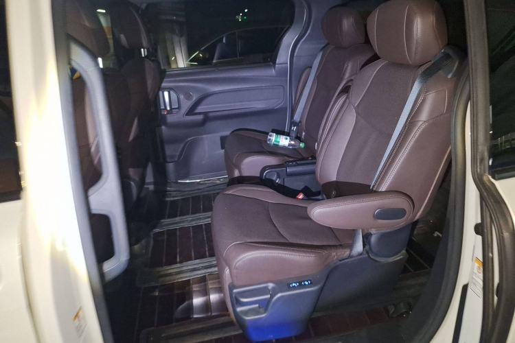 Used Toyota SIENNA 2021 2.5L Hybrid Platinum Edition Left Rear Seat