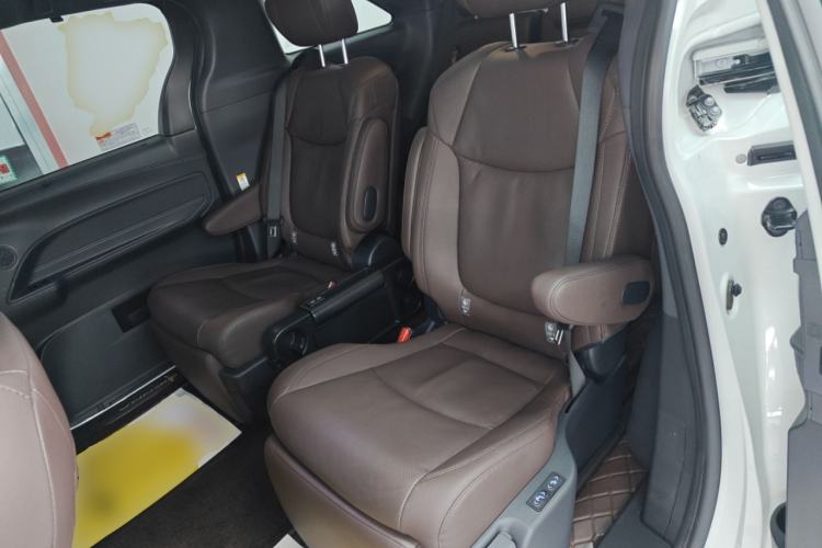 Used Toyota SIENNA 2021 2.5L Hybrid Platinum Edition Left Rear Seat