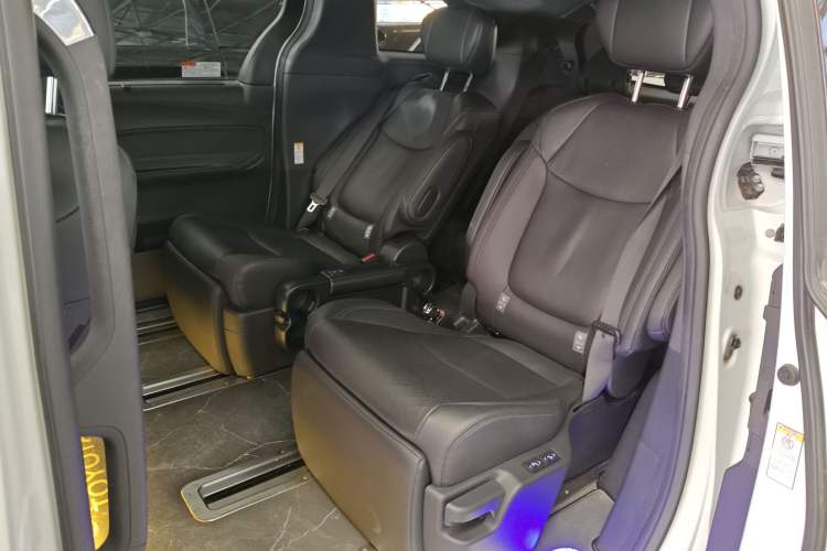Used Toyota SIENNA 2021 2.5L Hybrid Premium Edition Left Rear Seat