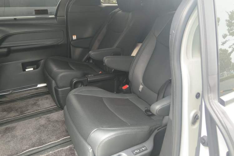 Used Toyota SIENNA 2021 2.5L Hybrid Premium Edition Left Rear Seat