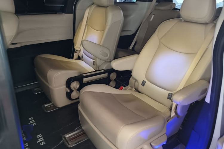 Used Toyota SIENNA 2021 2.5L Hybrid Luxury Edition Left Rear Seat