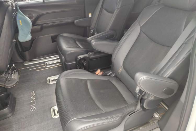 Used Toyota SIENNA 2021 2.5L Hybrid Ultimate Edition Left Rear Seat