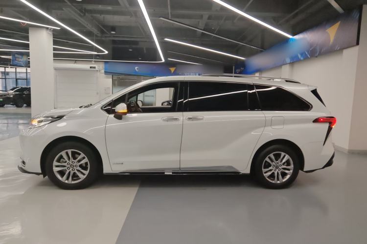 Used Toyota SIENNA 2021 2.5L Hybrid Platinum Edition Left Side