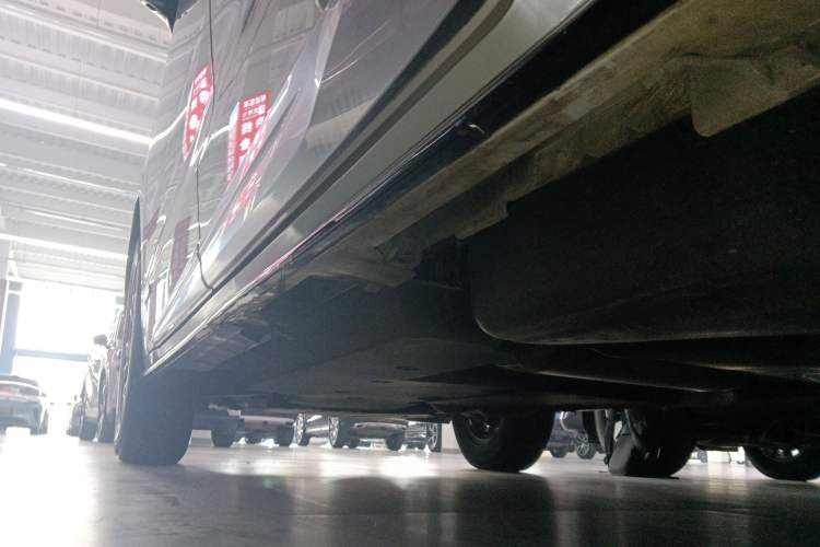 Used Toyota SIENNA 2021 2.5L Hybrid Platinum Edition Left Side Sill