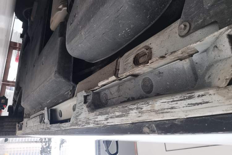 Used Toyota SIENNA 2021 2.5L Hybrid Premium Edition Left Side Sill