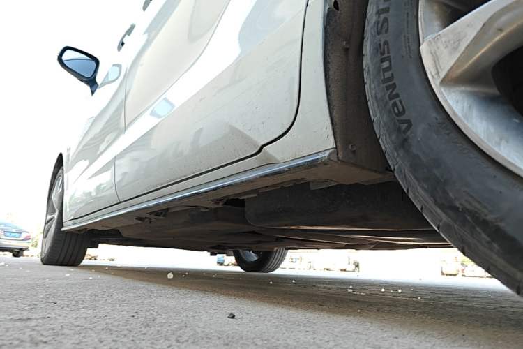 Used Toyota SIENNA 2021 2.5L Hybrid Premium Edition Left Side Sill