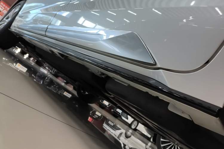Used Toyota SIENNA 2021 2.5L Hybrid Platinum Edition Left Side Sill
