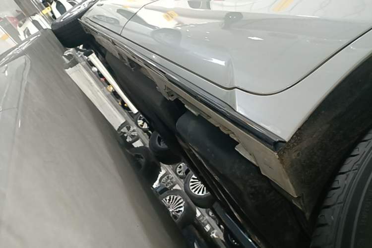 Used Toyota SIENNA 2021 2.5L Hybrid Premium Edition Left Side Sill