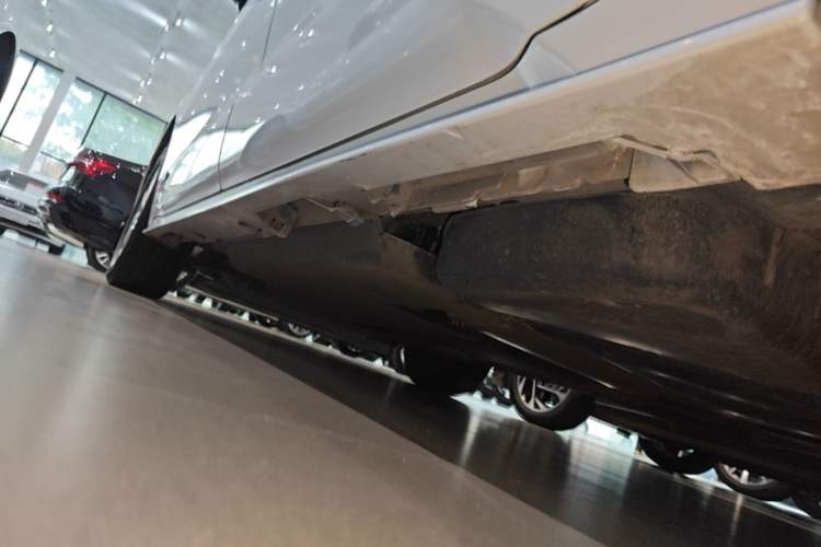 Used Toyota SIENNA 2021 2.5L Hybrid Comfort Edition Left Side Sill
