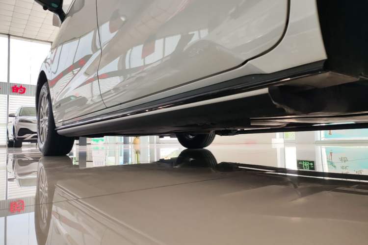 Used Toyota SIENNA 2021 2.5L Hybrid Premium Edition Left Side Sill