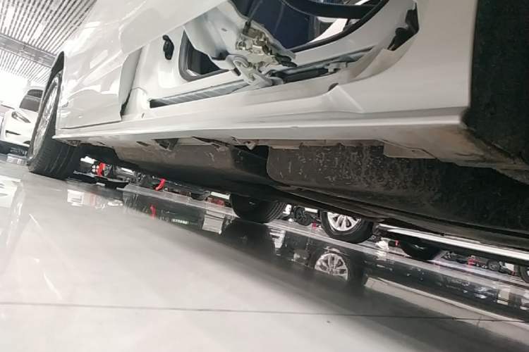 Used Toyota SIENNA 2021 2.5L Hybrid Comfort Edition Left Side Sill
