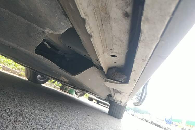 Used Toyota SIENNA 2021 2.5L Hybrid Platinum Edition Left Side Sill