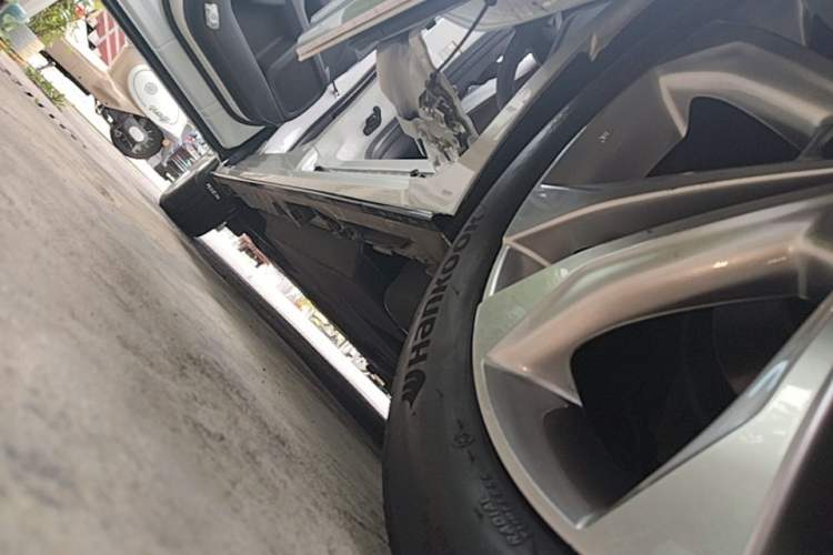 Used Toyota SIENNA 2021 2.5L Hybrid Platinum Edition Left Side Sill