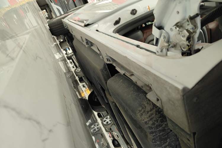Used Toyota SIENNA 2021 2.5L Hybrid Premium Edition Left Side Sill
