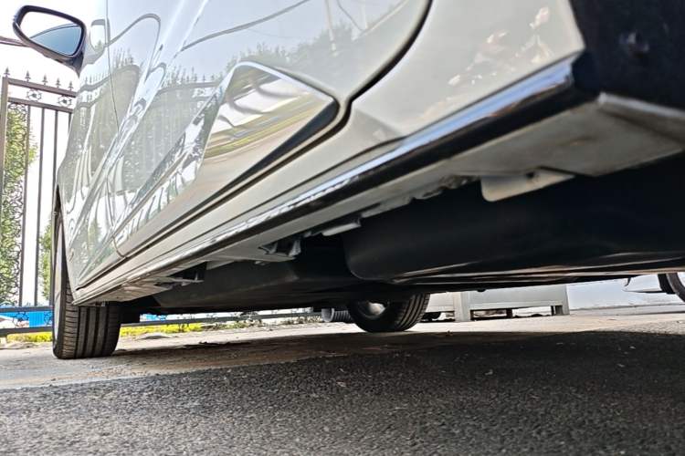 Used Toyota SIENNA 2021 2.5L Hybrid Platinum Edition Left Side Sill