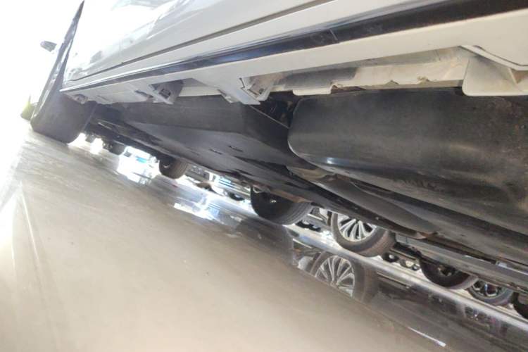 Used Toyota SIENNA 2021 2.5L Hybrid Premium Edition Left Side Sill