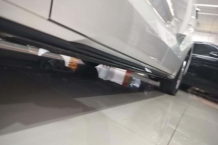 Used Toyota SIENNA 2021 2.5L Hybrid Ultimate Edition Left Side Sill