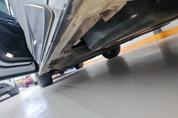 Used Toyota SIENNA 2021 2.5L Hybrid Platinum Edition Left Side Sill