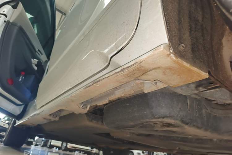 Used Toyota SIENNA 2021 2.5L Hybrid Comfort Edition Left Side Sill