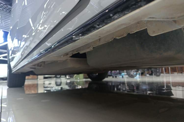 Used Toyota SIENNA 2021 2.5L Hybrid Ultimate Edition Left Side Sill