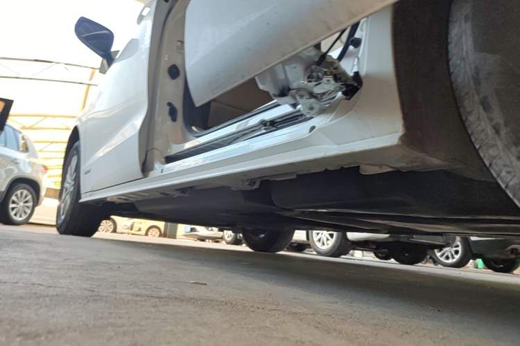 Used Toyota SIENNA 2021 2.5L Hybrid Comfort Edition Left Side Sill