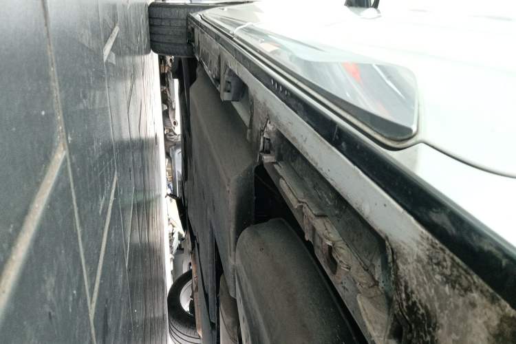 Used Toyota SIENNA 2021 2.5L Hybrid Platinum Edition Left Side Sill
