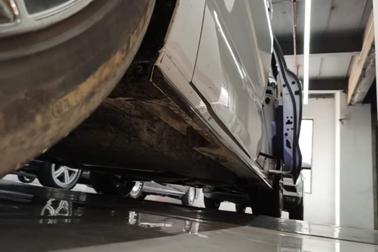 Used Toyota SIENNA 2021 2.5L Hybrid Luxury Edition Left Side Sill