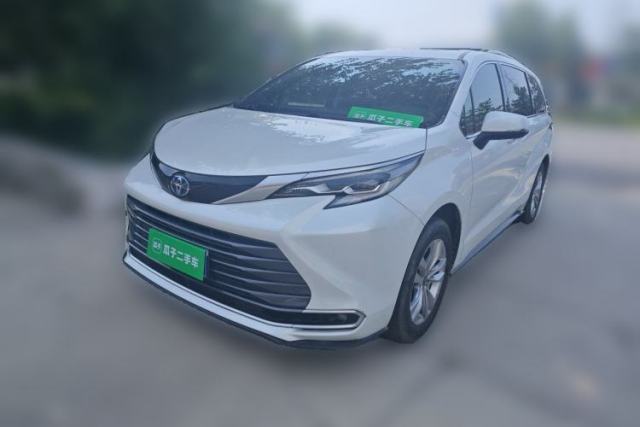 Toyota SIENNA 2021 2.5L Hybrid Ultimate Edition с пробегом
