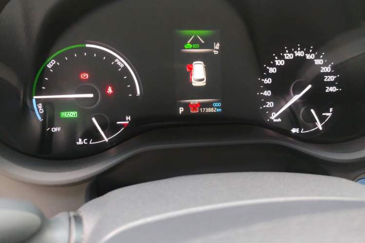 Used Toyota SIENNA 2021 2.5L Hybrid Premium Edition Odometer Close Up
