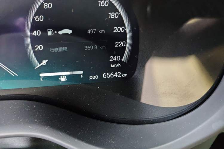 Used Toyota SIENNA 2021 2.5L Hybrid Platinum Edition Odometer Close Up