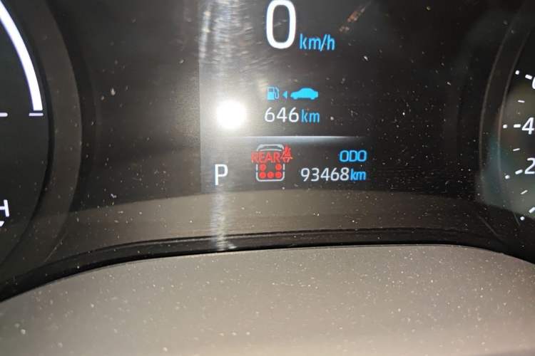 Used Toyota SIENNA 2021 2.5L Hybrid Premium Edition Odometer Close Up