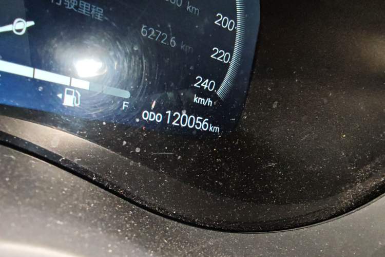 Used Toyota SIENNA 2021 2.5L Hybrid Platinum Edition Odometer Close Up