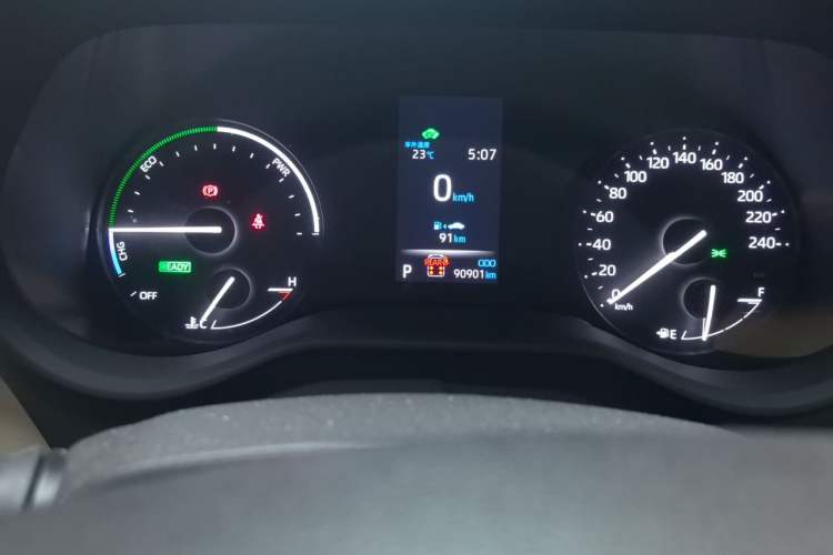 Used Toyota SIENNA 2021 2.5L Hybrid Premium Edition Odometer Close Up