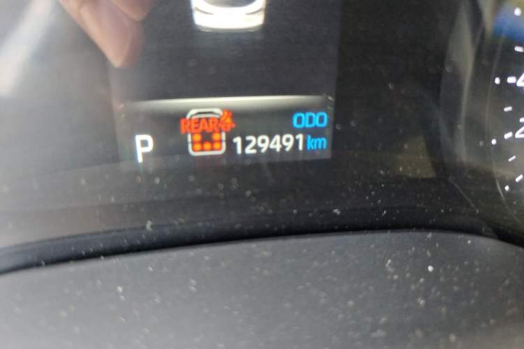Used Toyota SIENNA 2021 2.5L Hybrid Premium Edition Odometer Close Up