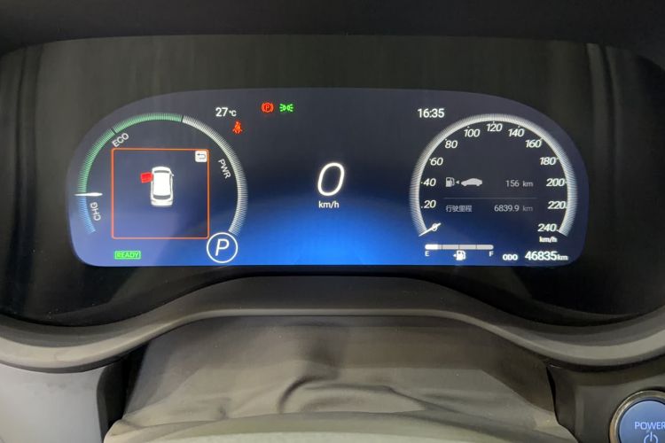 Used Toyota SIENNA 2021 2.5L Hybrid Platinum Edition Odometer Close Up