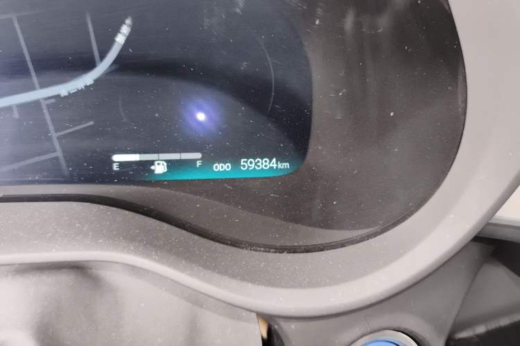 Used Toyota SIENNA 2021 2.5L Hybrid Platinum Edition Odometer Close Up
