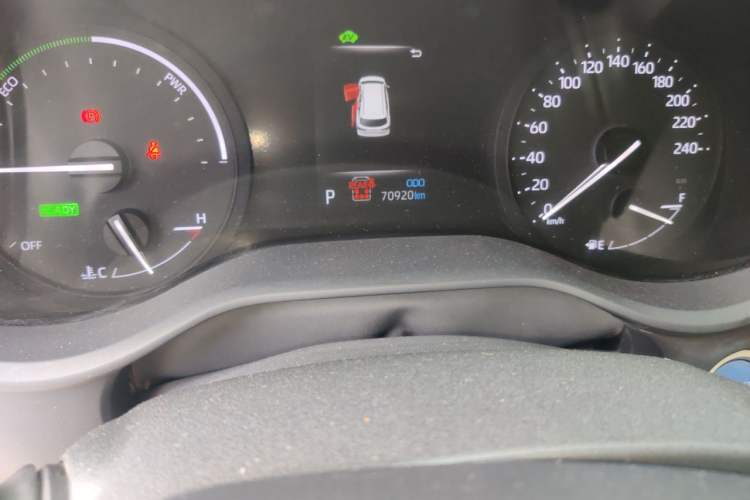 Used Toyota SIENNA 2021 2.5L Hybrid Premium Edition Odometer Close Up