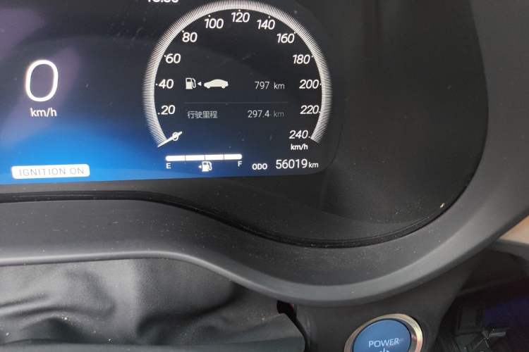 Used Toyota SIENNA 2021 2.5L Hybrid Platinum Edition Odometer Close Up