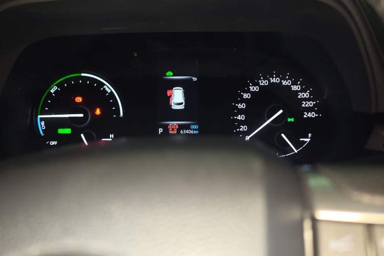 Used Toyota SIENNA 2021 2.5L Hybrid Premium Edition Odometer Close Up
