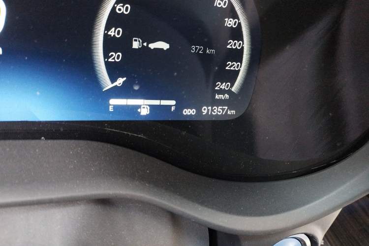 Used Toyota SIENNA 2021 2.5L Hybrid Platinum Edition Odometer Close Up